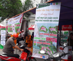Hà Nội mở điểm bán thịt heo đồng giá 39.000 đồng một kg