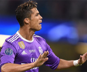 Cựu Chủ tịch Real: "Khó giữ lại nếu Ronaldo muốn ra đi"