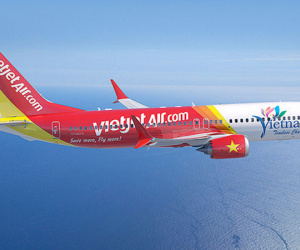 Máy bay chặng Hà Nội - Cần Thơ hạ cánh xuống Tân Sơn Nhất