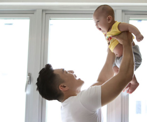 Quốc Cơ, Quốc Nghiệp tập xiếc cho con trai từ 2 tháng tuổi