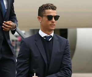 Thuyết âm mưu Ronaldo đòi rời Real: Vòi tiền, hay bị "phản bội"?