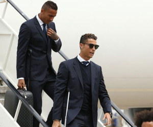 Ronaldo sẽ rời Bernabeu nếu Real Madrid nhận 400 triệu euro