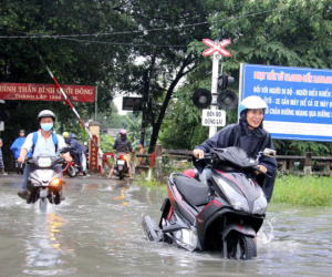Sài Gòn mưa lớn, nhiều tuyến đường ngập nặng