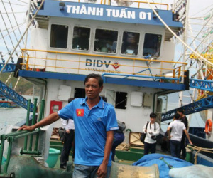 Tàu gần 20 tỷ rỉ sét: Hãng máy một mực đổ lỗi cho ngư dân