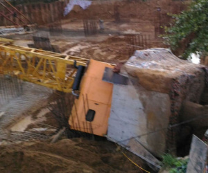 Bất ngờ đứt dây cáp cần cẩu, 2 công nhân thiệt mạng thương tâm