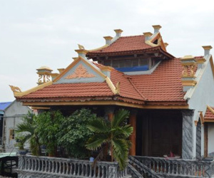 Đại gia chơi nhà gỗ lim 200 tỷ, cả làng làm ruộng cũng nhà cổ gỗ lim