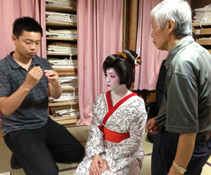 Người đàn ông phục vụ gần 100 geisha ở Kyoto