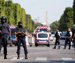 Pháp: Đại lộ Champs Elysees nháo nhào sơ tán