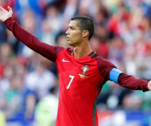 Ronaldo ngừng ghi bàn, Bồ Đào Nha mất điểm ở phút bù giờ