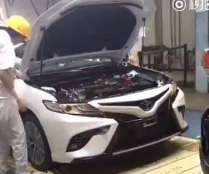 Sedan cỡ trung Toyota Camry 2018 lộ diện trong nhà máy ở châu Á