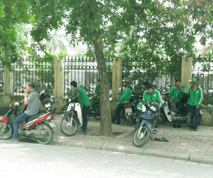 Xe ôm Grab, Uber khuynh đảo, tài xế truyền thống "chết ngang vai"