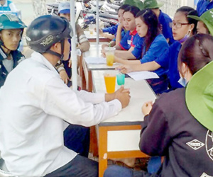 Công an miền Tây nấu cơm cho sĩ tử