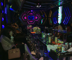 Dùng súng, ma túy ép 5 thiếu nữ Hà Nội "bán mình" ở quán karaoke