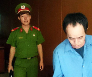 Không chịu đi xe ôm, nữ du khách bị tài xế giật điện thoại