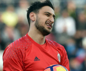 Mino Raiola tố CĐV Milan doạ đoạt mạng gia đình Donnarumma