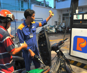 Ngân sách thu 5 tỉ USD nếu thuế môi trường xăng 8.000 đồng/lít