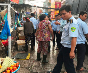 TP.HCM: Phó chủ tịch phường bị tấn công khi “dẹp loạn” vỉa hè