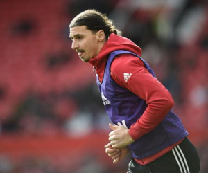 Mùa tới, Ibrahimovic vẫn có thể là người của Man United