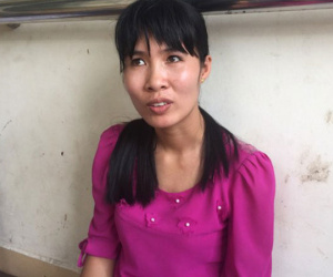 Người vợ kể lại phút bị 2 tên cướp đâm, cướp túi xách khi ngủ trong xe tải