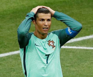 Ronaldo “trốn” phóng viên, nguyện đóng thuế ở lại Real