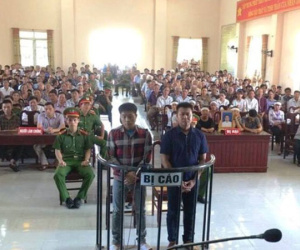 Thấy em bị đuổi đánh, anh điều khiển ô tô tông chết người