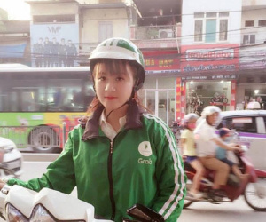 Nữ xe ôm xinh đẹp khiến cộng đồng mạng rần rần tìm kiếm
