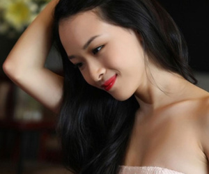 Thần thái xinh đẹp mỏng manh của hoa hậu Trương Hồ Phương Nga