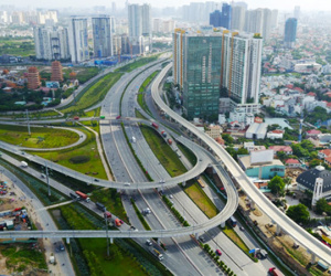 Thứ trưởng Bộ Giao thông: "Hạ tầng TP HCM kém xa Hà Nội"