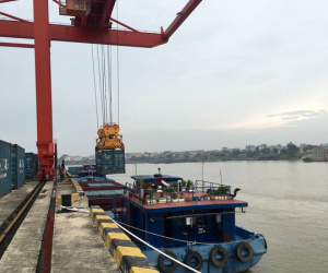 "Chênh lệch" gần 50% chi phí vận chuyển giữa đường thuỷ - đường bộ