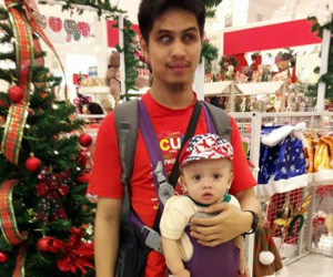 Chuyện của người cha mù ôm con đi học mỗi ngày