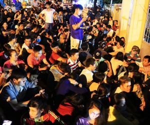 Chuyện có thật: Phụ huynh mang chiếu, chăn gối và mắc võng thâu đêm chờ nộp hồ sơ cho con vào lớp 1