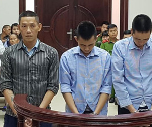Hà Nội: Ba thanh niên ốp mìn nhà đối phương để rửa hận
