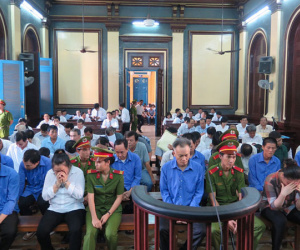 Hàng chục cựu nhân viên Hải quan TPHCM và An Giang tiếp tay buôn lậu