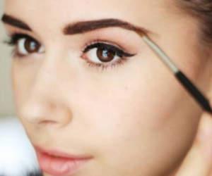 Kẻ lông mày - công đoạn sai một ly là đi một dặm