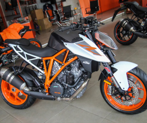 KTM 1290 Super Duke R 2017 giá 638 triệu đồng tại Việt Nam
