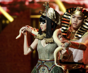 Mang trăn lên sân khấu, hot girl 9X đăng quang Tôi là ngôi sao