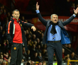 Giggs hết cửa ở lại MU vì Mourinho sợ bị “đâm sau lưng”