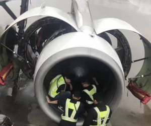 Hành khách Trung Quốc ném đồng xu vào động cơ máy bay để cầu may