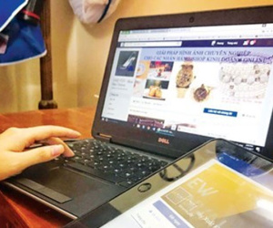 Kinh doanh qua facebook: Thuế "dọa" khóa tài khoản, người dân "chờ xem sao"