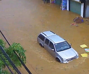 Mưa lớn, thành phố Lai Châu ngập nặng