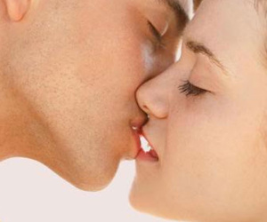 Bí ẩn của nụ hôn nhen “lửa yêu”