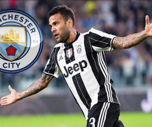 Dani Alves khẳng định tới Man City không phải vì tiền