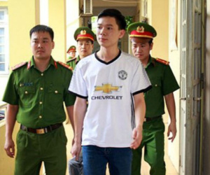 Bác sĩ Hoàng Công Lương bị bắt: Cha già chực khóc khi nhắc tới con trai