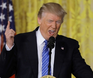 Háo hức gặp Putin, Trump khiến cố vấn lo ngại