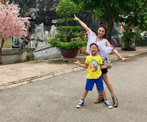Bảo Thanh đưa con trai đi chơi trong bão scandal "thả thính" Việt Anh