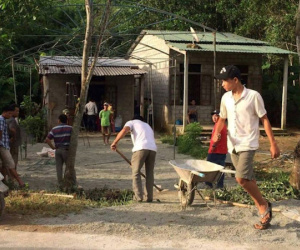 Cậu bé 13 tuổi bị sét đánh tử vong khi dùng điện thoại trong nhà