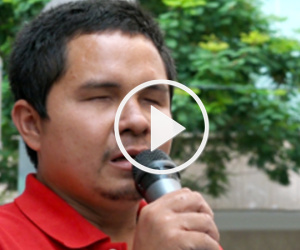 Clip: Ông bố mù tốt nghiệp nhạc viện, vào Sài Gòn hát rong nuôi con