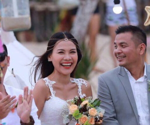 Đám cưới hạnh phúc bên bãi biển của nữ MC tuyển chồng với chú rể tìm được sau 1 tháng