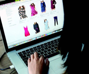 Dân buôn hàng hiệu xách tay nguy cơ mất cửa làm ăn