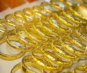 Giá vàng hôm nay 30/6: Tụt giá liên tục, nỗi lo kéo dài